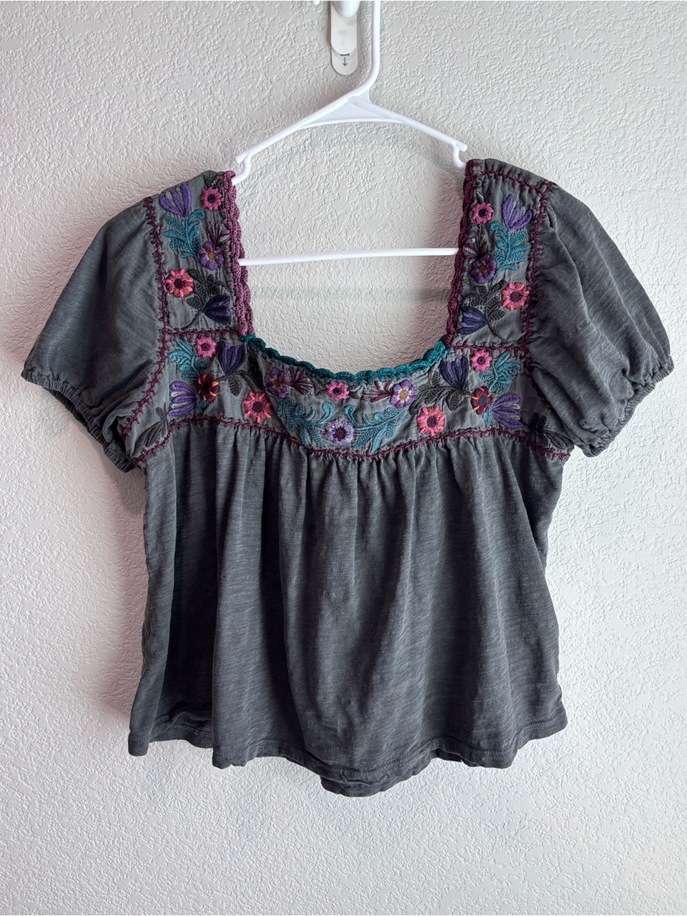 Lucky Brand Overdyed Embroidered Smocked Peasant Top Floral Gray Size Medium